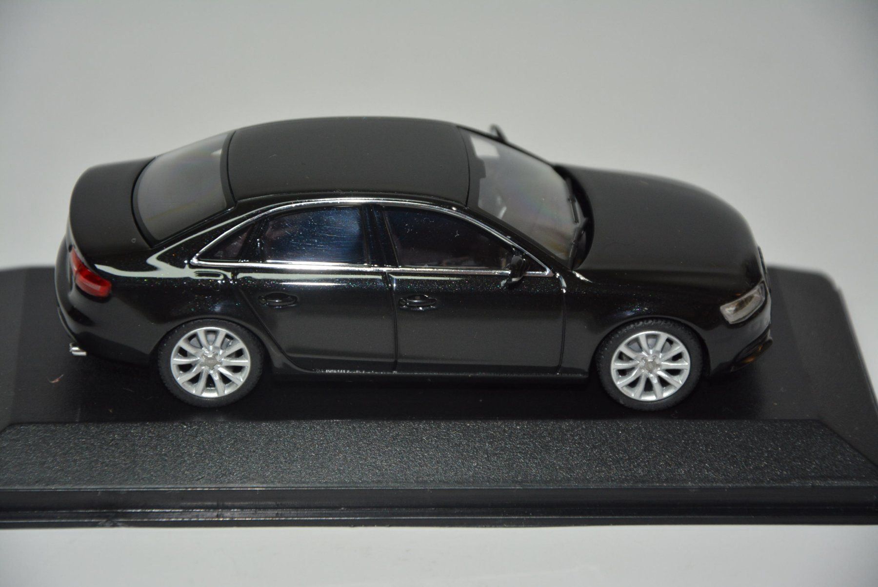 Audi Modellini d'auto: Audi A4 Limousine , Minichamps , 1:43 – Nuovo (secondo la descrizione) da Goldach venduto da Feivel9 6