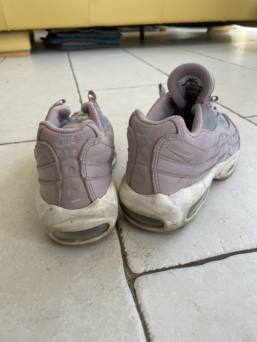 Nike Scarpe da donna: Paire de Nike – Usato da Lavigny venduto da Lea_9rxv 3