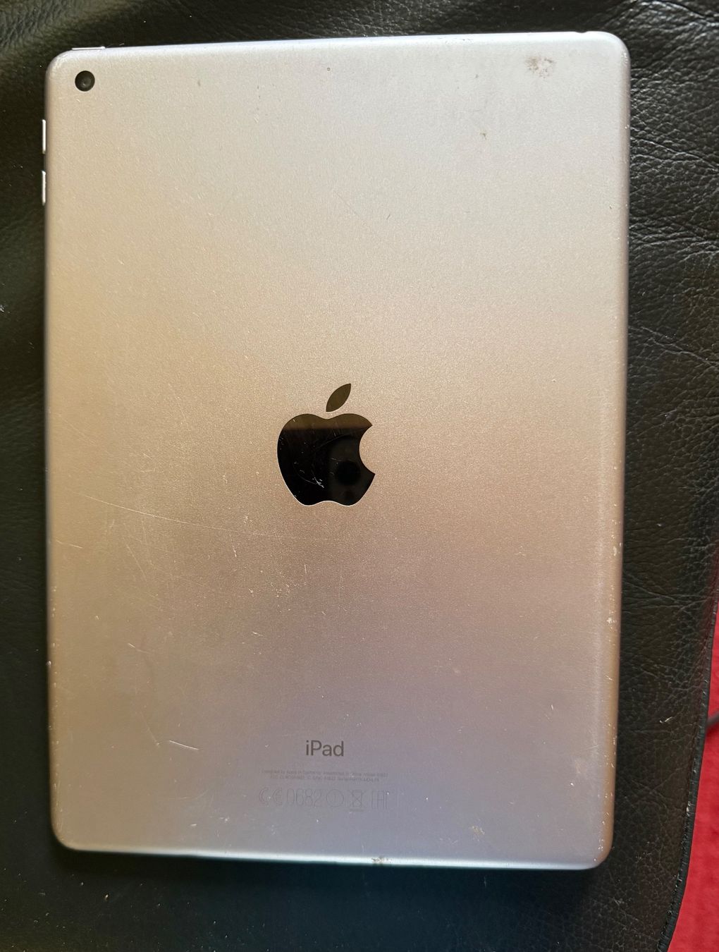 Apple Tablet PC: iPad 5 Generation 32GB – Defekt aus Pfäffikon ZH von Margot1 1