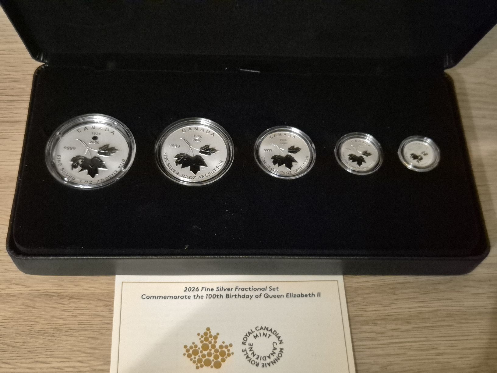 Tutti le monete: Set 5 silbermünzen Elisabeth ll/Charles lll – Nuovo e nell'imballaggio originale da Tenero venduto da Poker80