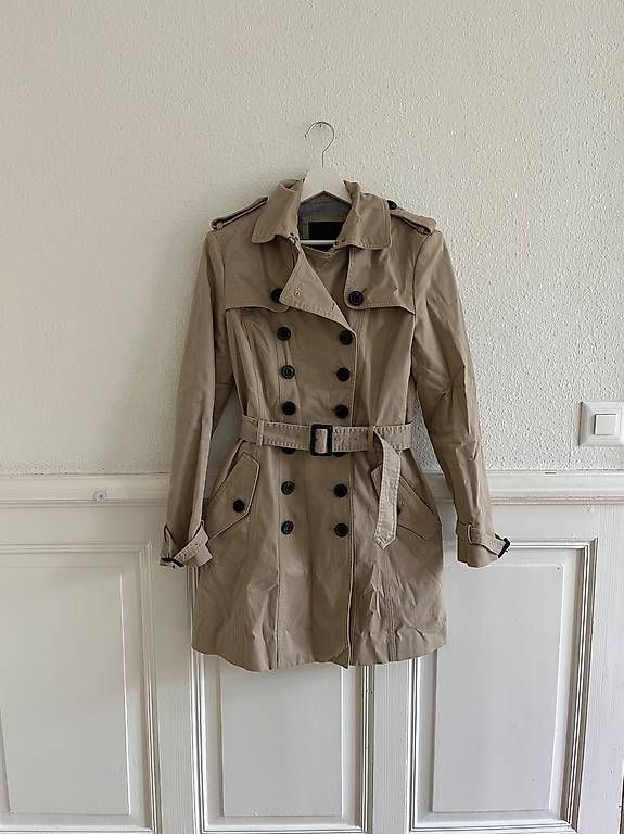 Cappotti: Trenchcoat MANGO Gr. S – Usato da Bern venduto da tan_2rrh