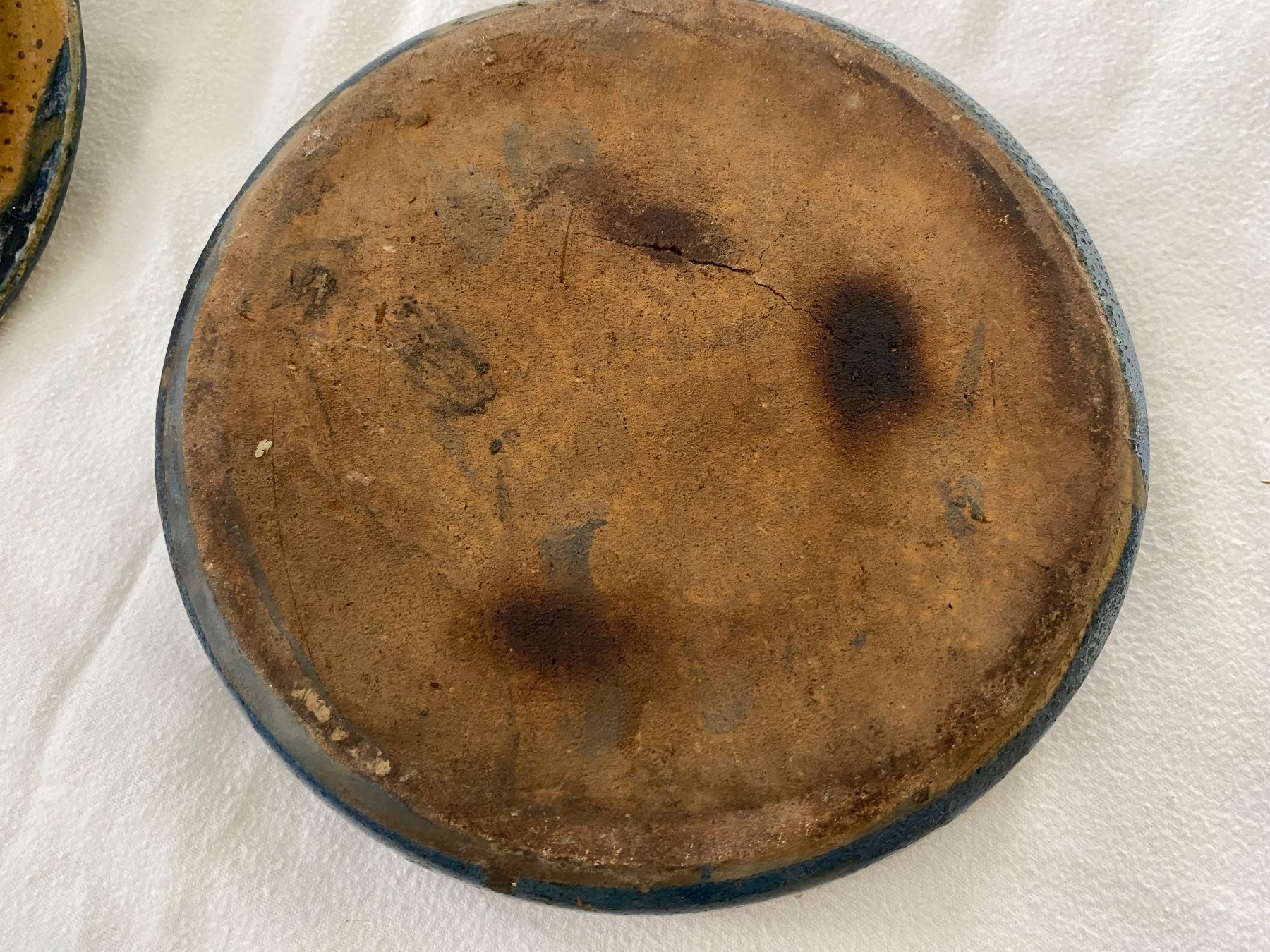Ciotole: Antike Keramikschüssel mit Deckel, Rebenmuster – Usato da Tecknau venduto da Gluschtikum 6
