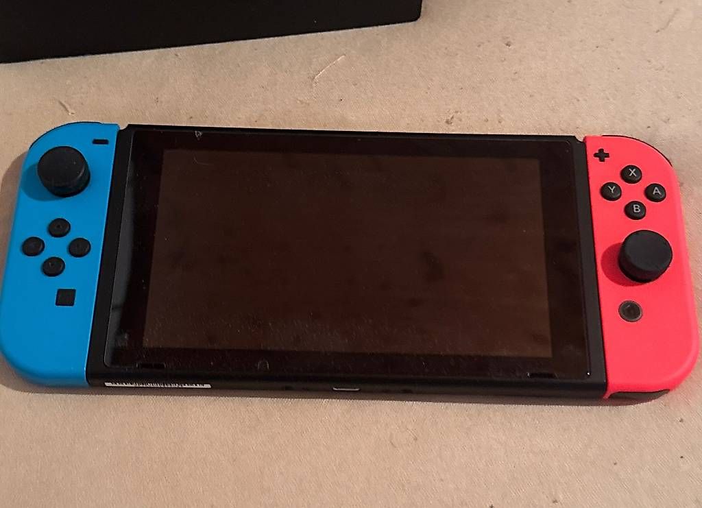 Console: Nintendo Switch V2 – Usato da St-Imier venduto da raphael_hadorn 1