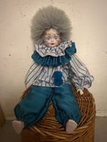 Clown Puppe Porzellan handbemalt mit Volants, 60 cm