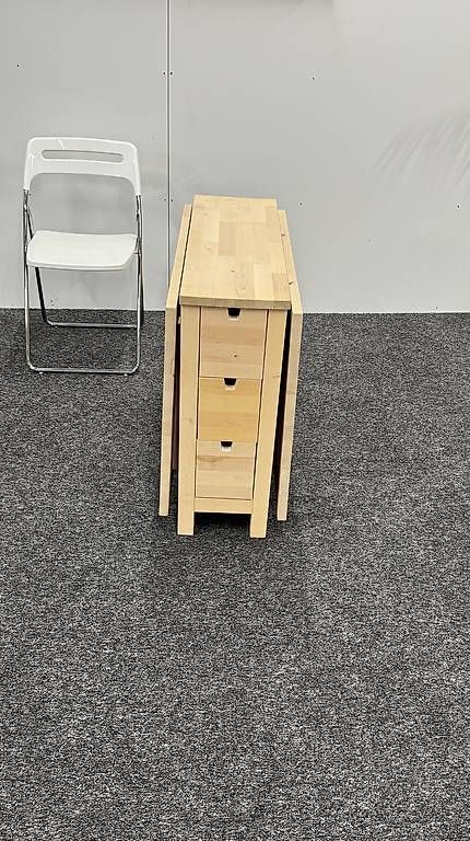 Tables: IKEA Tisch inkl. 2 Klappstühle – D'occasion à Münchenbuchsee par Mekran 3