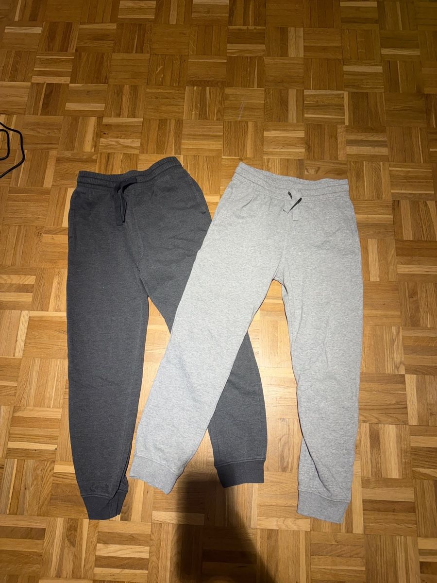 H&M Hosen: H&M Trainerhosen Dunkelgrau Hellgrau 158  – Gebraucht aus Aarburg von manju2007
