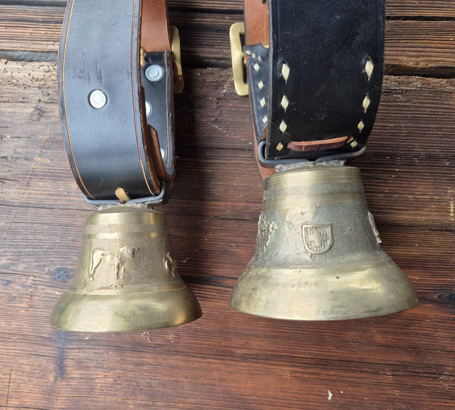 Cloches & sonnailles: 2 sonnaille cloches  – D'occasion à Farvagny-le-Grand par CollectibleWatches 1