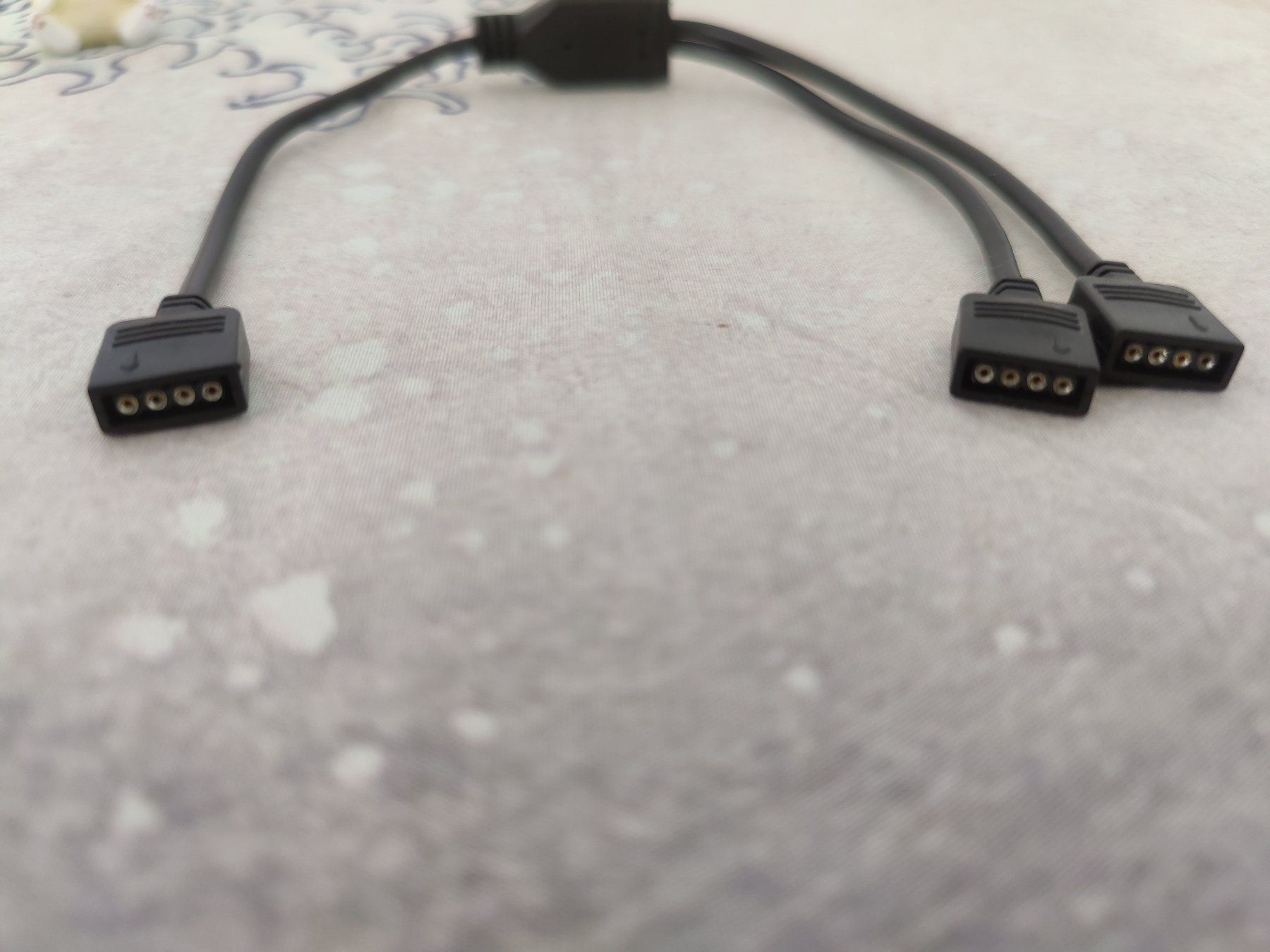 PC: RGB 4 Pin Y-Splitter – Usato da Schönenberg an der Thur venduto da bitup 1