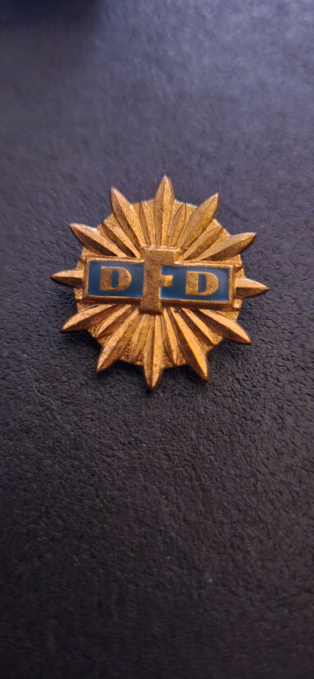 Medaglie: DDR Abzeichen Sammlung – Usato da Hägendorf venduto da Poisonapple 3