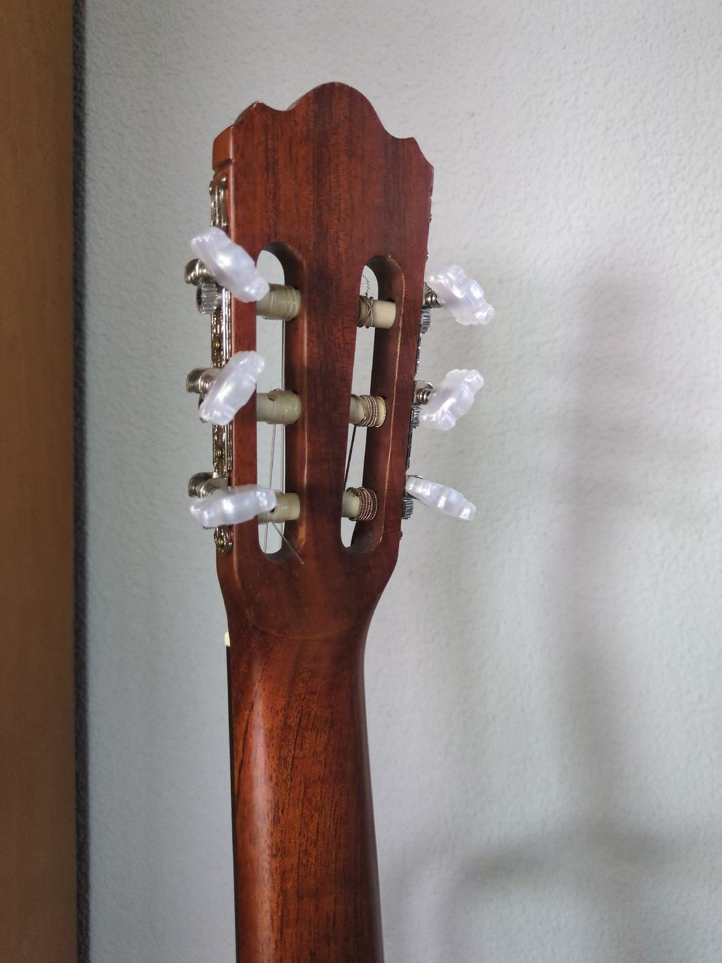 Instruments de musique: Klassische Gitarre mit Tonabnehmersystem – D'occasion à Küttigen par scal.a76 2