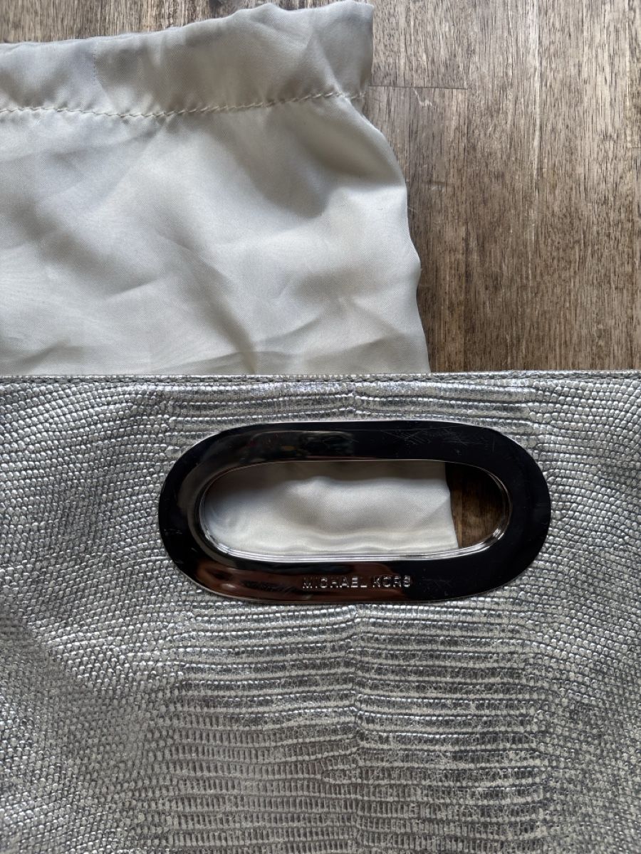 Borse da donna: Clutch Michael Kors in silber – Usato da Stein am Rhein venduto da martinaundmartin 2