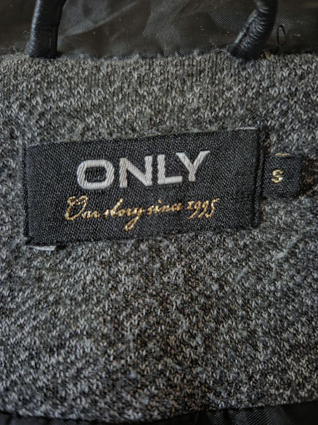 Only Jacken: Veste à capuche ONLY gris taille S bon état – Gebraucht aus Praz-de-Fort von val_j9xs 3