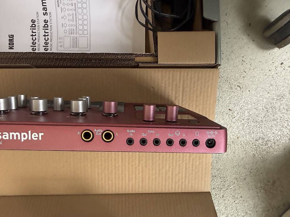 Strumenti musicali: KORG Electribe Sampler 2S Red  Groovebox / Sampler mit OVP – Usato da Schaffhausen venduto da Atelier.a 2