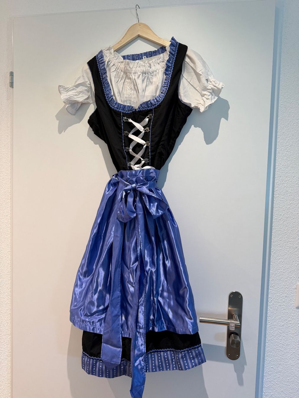 Costumes: Dirndl – D'occasion à Tuggen par feg_9hpr