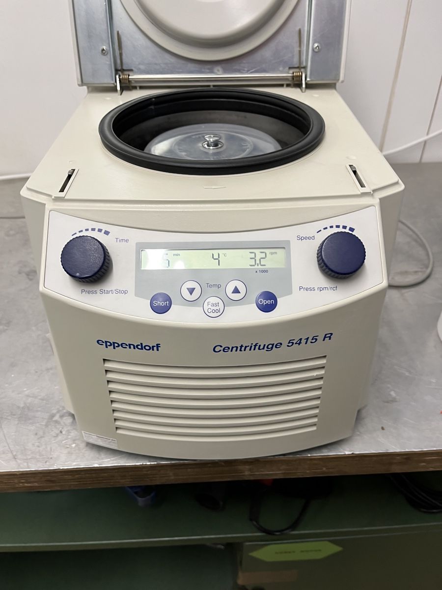 Eppendorf Tutte le macchine: Eppendorf Centrifuge 5415 R – Usato da Spreitenbach venduto da bra_rh7n 1