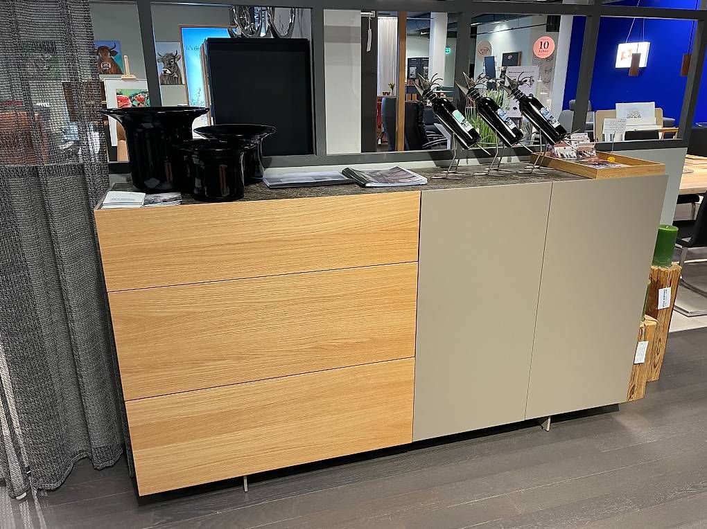 Cassettiere: ROLF BENZ 9200 Stretto Highboard – Usato da Volketswil venduto da wirzwohnen