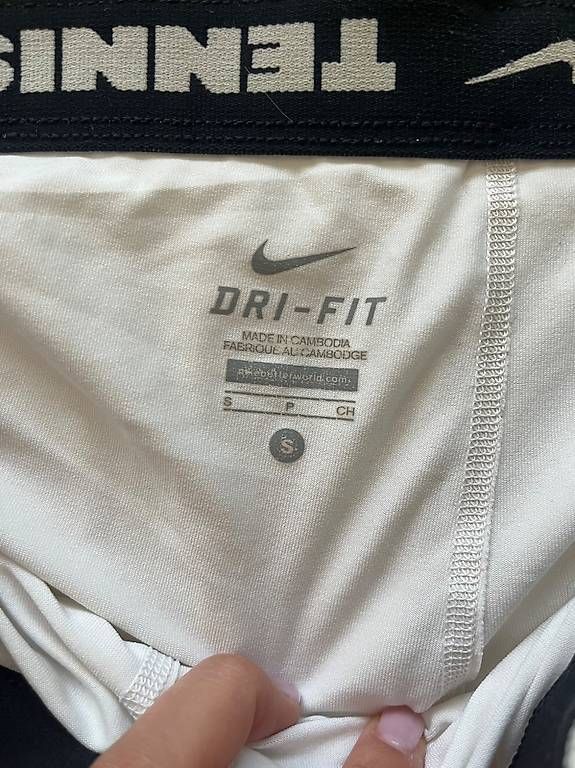 Pantaloni: Tennishose & -rock – Usato da Dübendorf venduto da jjs_t925 1