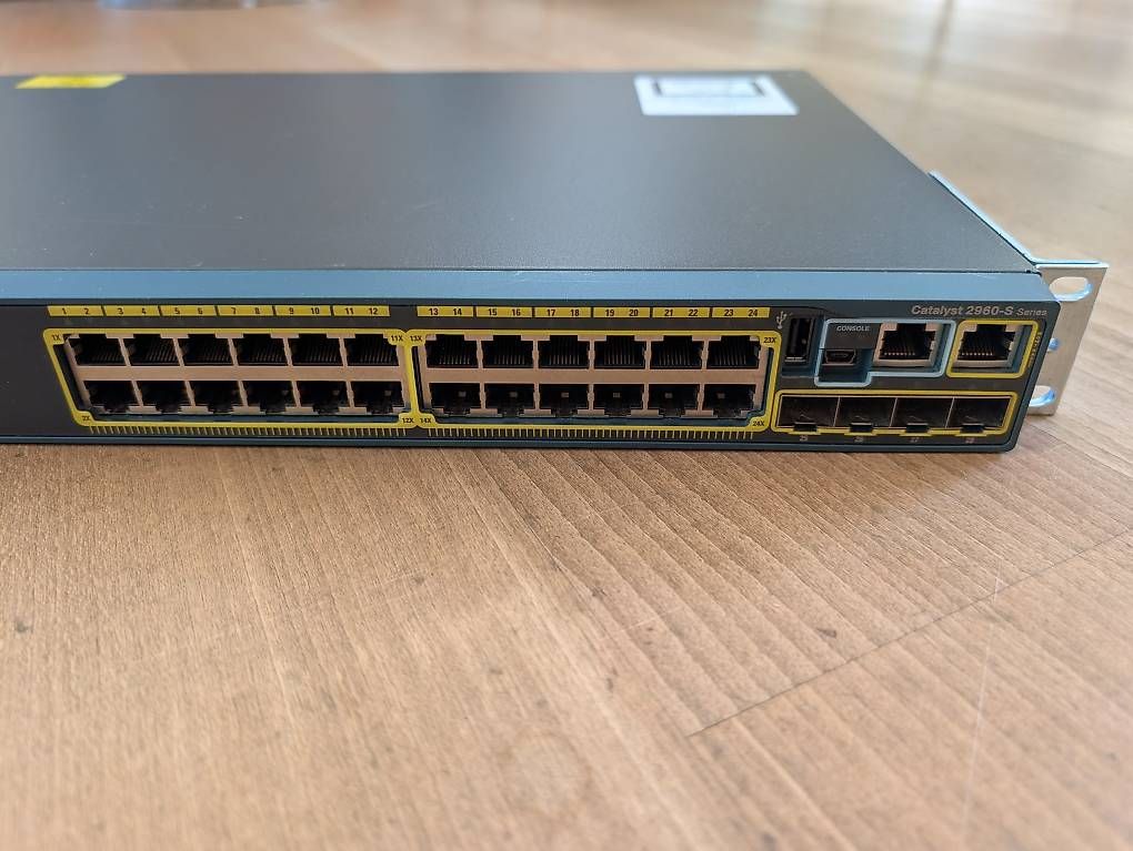 Cisco Hub & Switch: Cisco Catalyst 2960-S 24 Port Switch – Usato da Pfaffnau venduto da reapcx