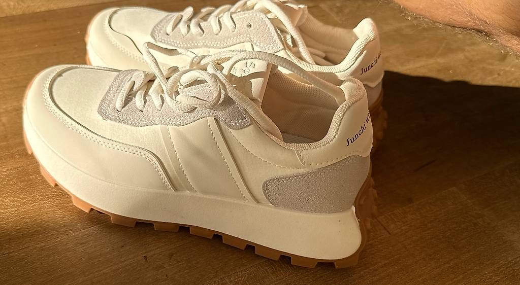 Scarpe da donna: Sneakers – Usato da Buchrain venduto da Lama6 4