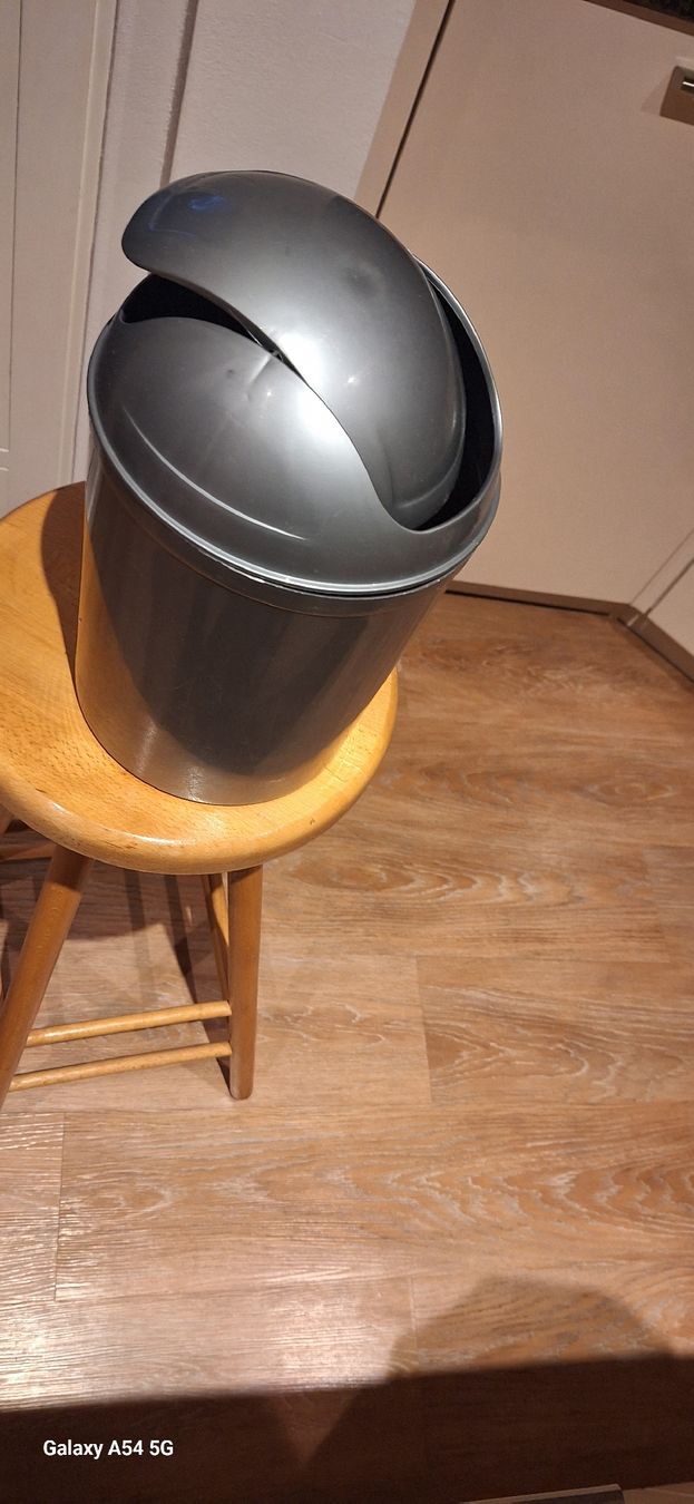 Ikea Küchengeräte: Praktischer Abfalleimer mit Schwingdeckel – Gebraucht aus Winterthur von Ajcps