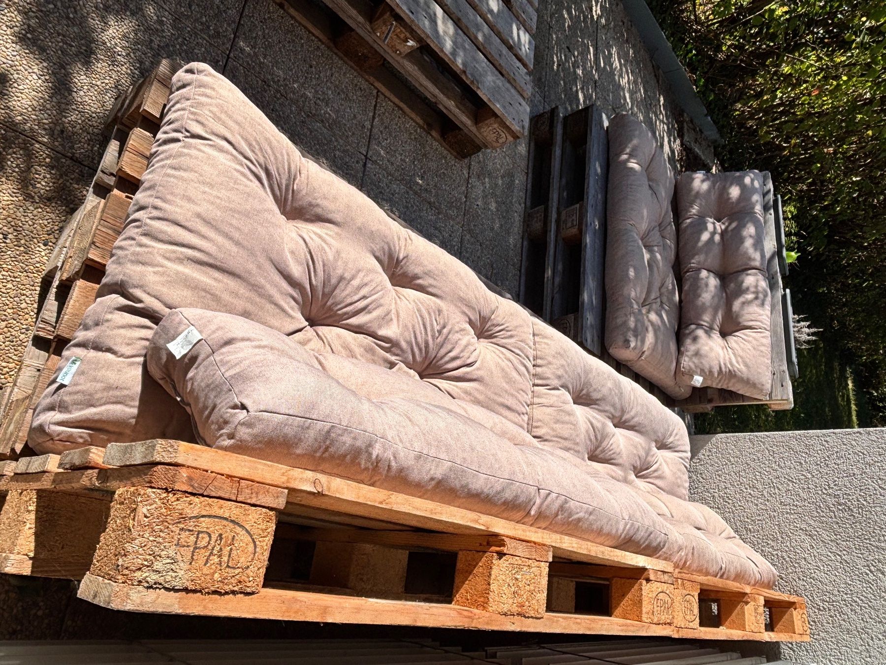 Divani: Salon jardin à palette – Usato da Nyon venduto da cel_9lkc 1
