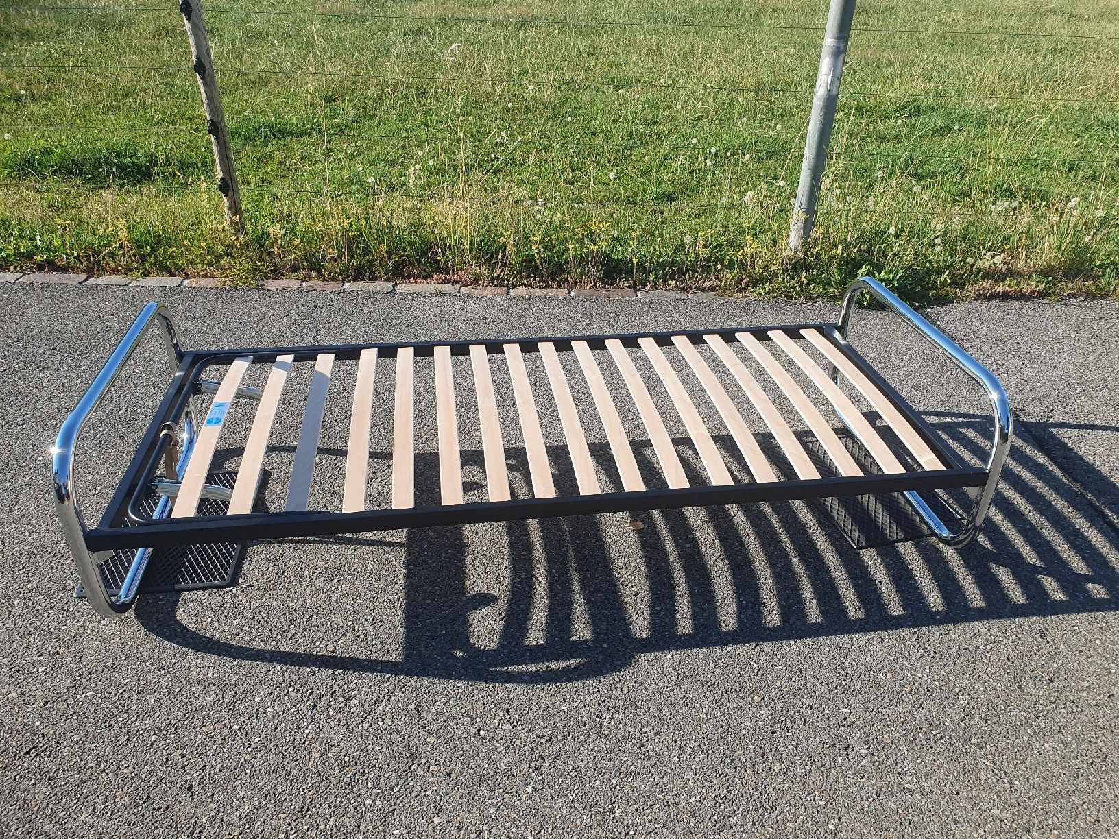 Lits: Bettgestell 200 x 90 – D'occasion à Pfäffikon ZH par Domdalion