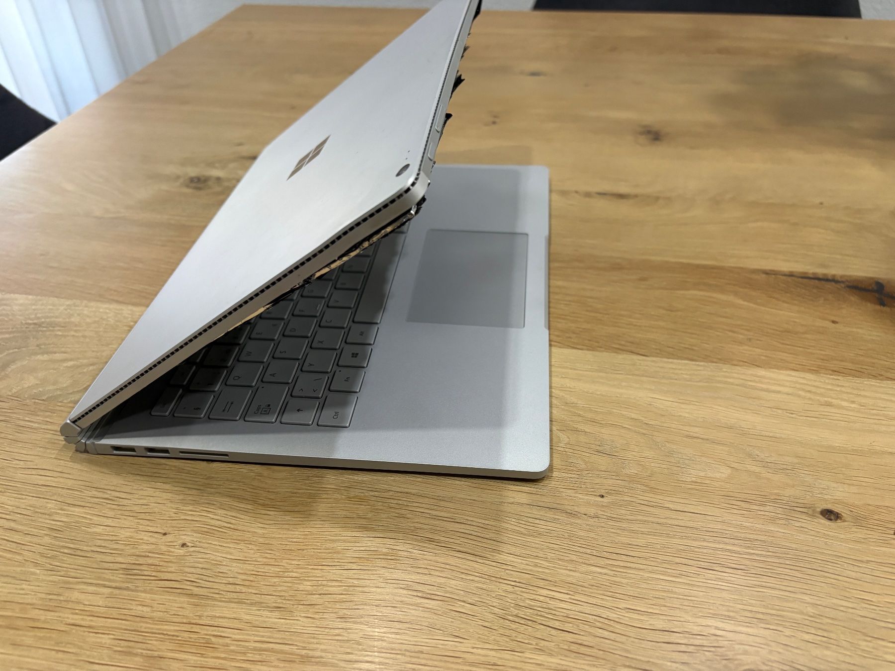 Microsoft Portables: Microsoft Surface Book / Model: 1703 – Défectueux à Lausen par sen_jm7c 5