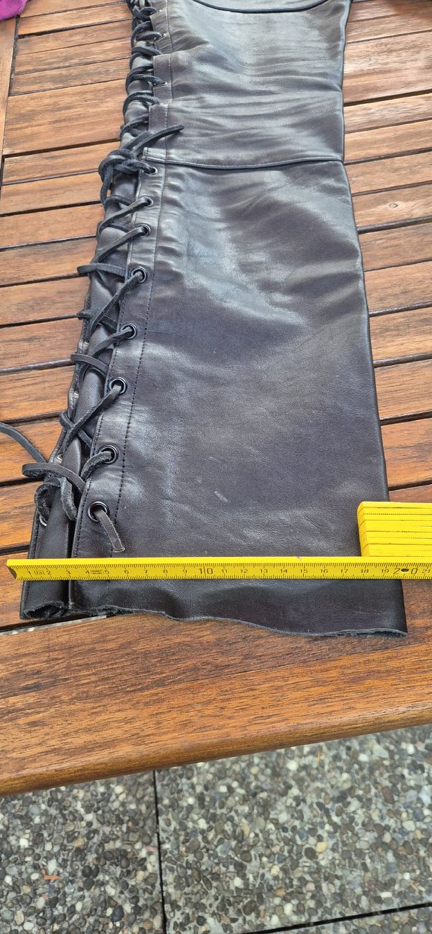 IXS Pantaloni: Motorrad Lederhose IXS Grösse 52 Schwarz. – Usato da Birsfelden venduto da gui_m5m9 6