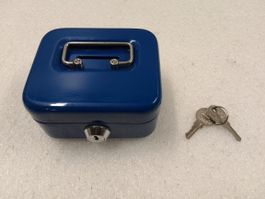 Blaue kleine Geldkassette mit 2 Schlüssel