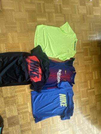 Nike T-Shirts Set, verschiedene Farben, Top Zustand!