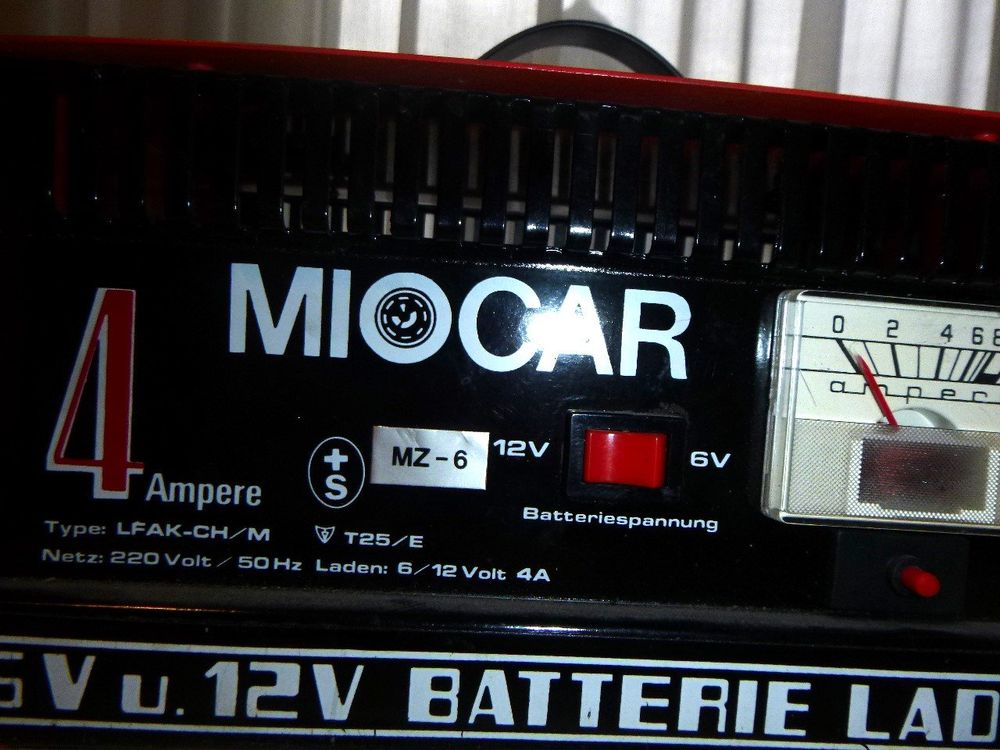 Chargeur De Batterie Intelligent Lampa Amperomatic 6/12V 0.55/1A - Pour Batteries Plomb-acide, Gel, AGM 4-120 Ah