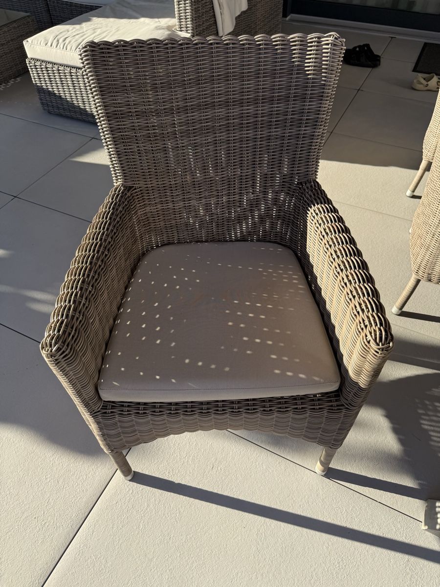 Set di tavolo e panche: Gartentisch Holztisch mit 6 Stühlen Rattan – Usato da Hausen AG venduto da liki076 2