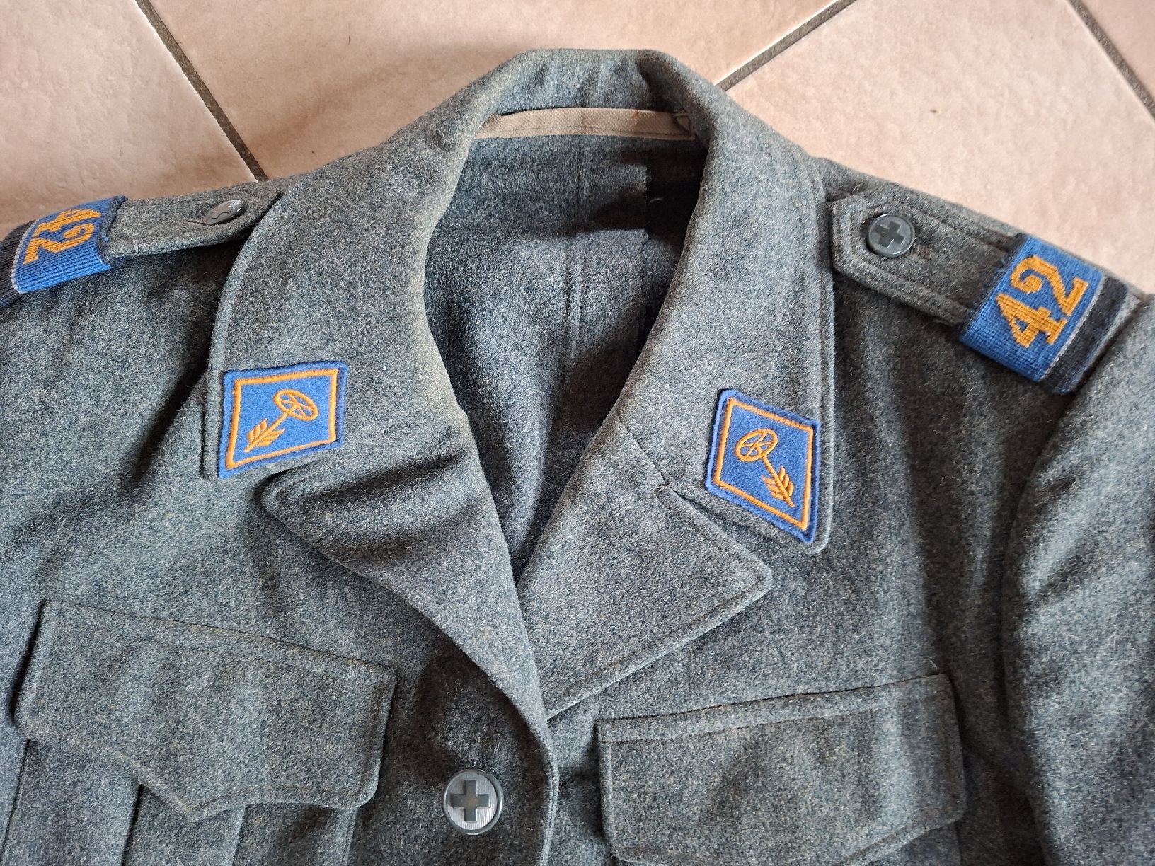 Schweizer Armee Uniformi: Antike Schweizer Armee Militär Uniform – Usato da Schwanden Sigrisw venduto da pho_2mc9 3