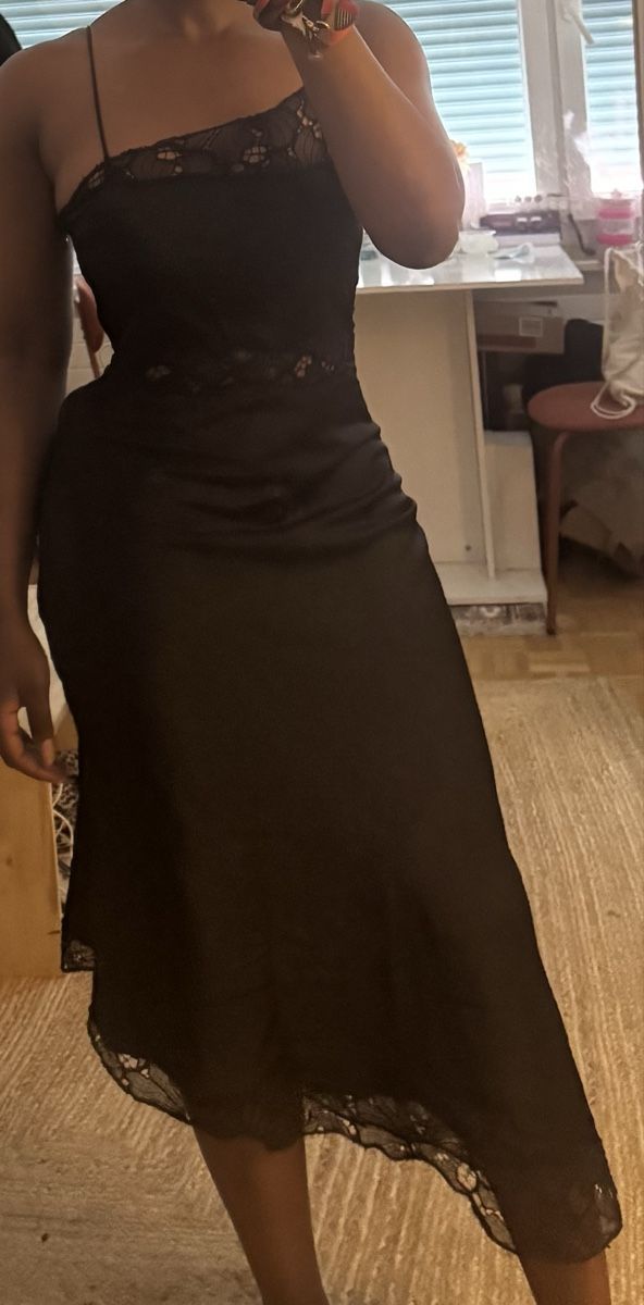 H&M Kleider: Robe satin noire  – Neu und originalverpackt aus Genève von tch_dw9w 1