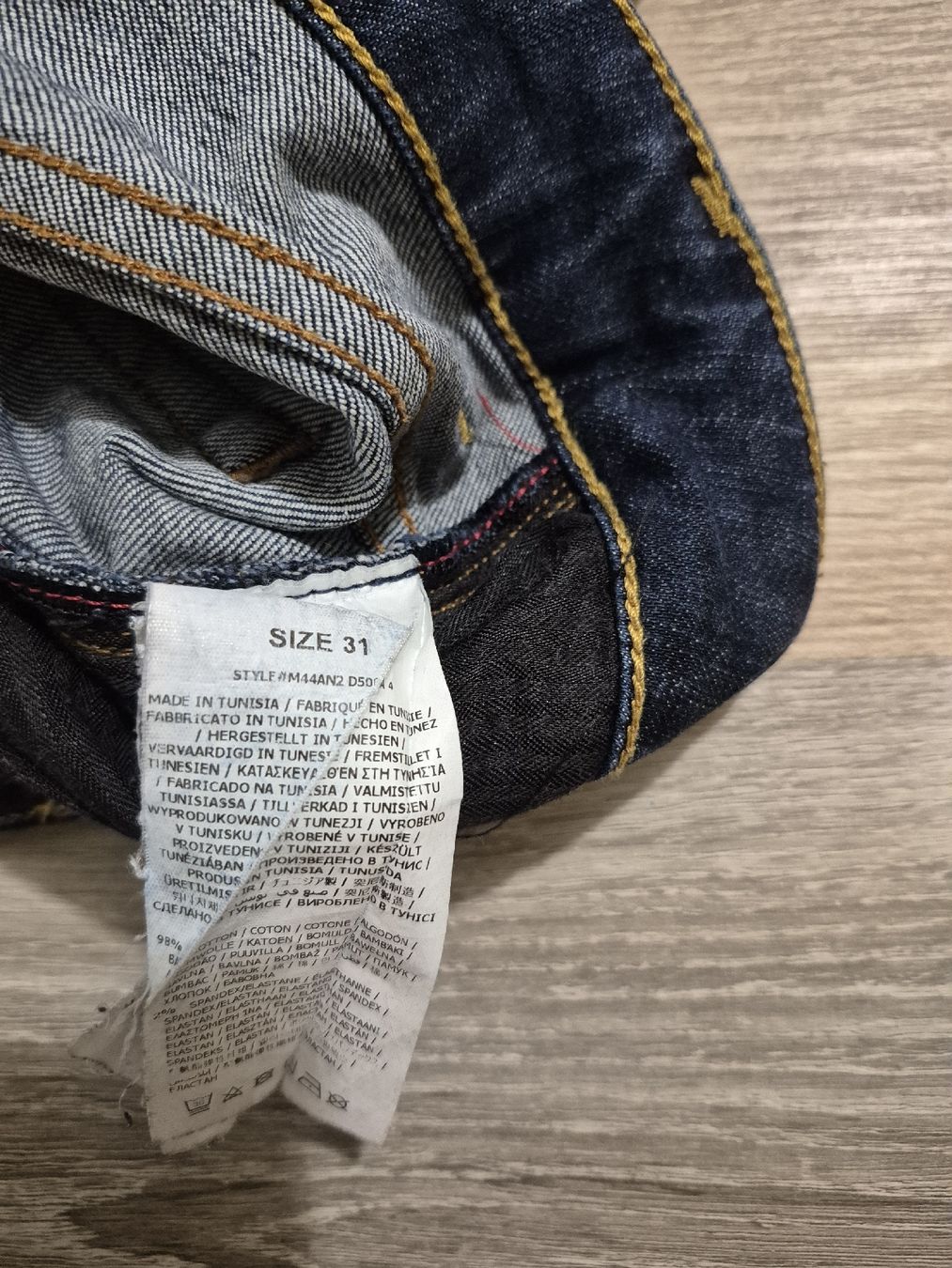 Guess Jeans: Guess Jeans – Usato da Winterthur venduto da Lumi11 6