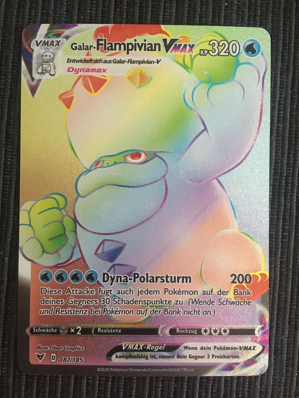 Pokémon Carte collezionabili: Pokemon Flampivian Vmax Rainbow Farbenschock Mint – Nuovo (secondo la descrizione) da Wabern venduto da Collectfun