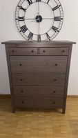 Graue Hemnes Kommode mit 6 Schubladen