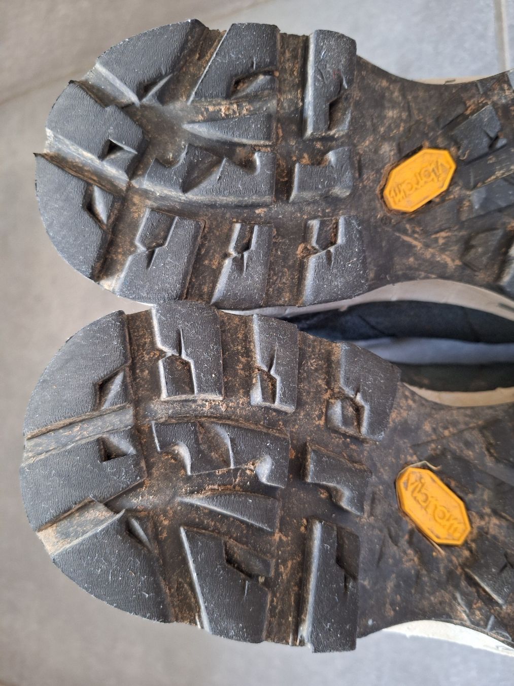 Meindl Scarpe da uomo: Meindl Wanderschuhe in Originalkarton, Gr 39 – Usato da St.Gallen venduto da dajo0809 4