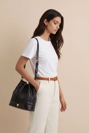 MOLLERUS SWISS BUCKET BAG – SCHWARZ