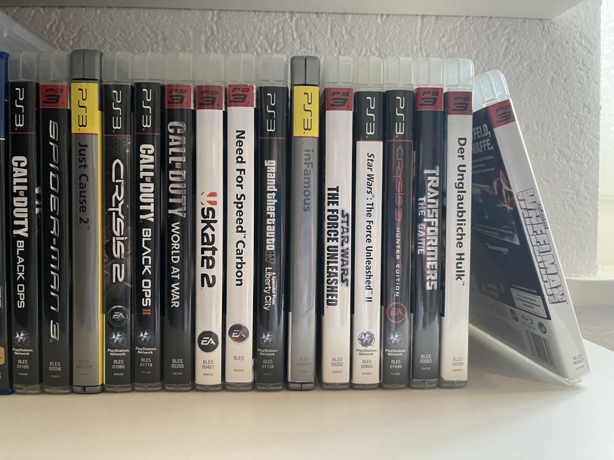 Sony Consoles: Playstation 3 Super Slim, 2 Controller, 16 Games – D'occasion à Windisch par flavikin 1