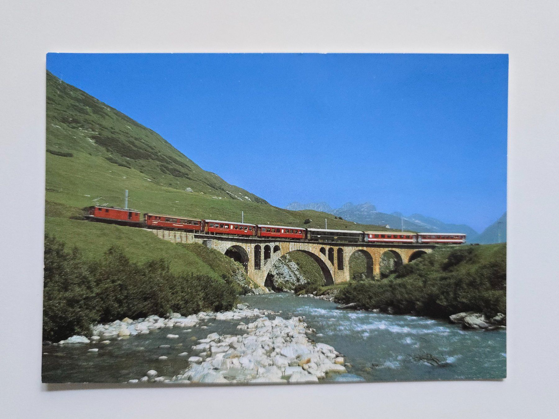 Cartoline postali: AK Bahnen Glacier Express mit Richlerenbrücke – Usato da Dättlikon venduto da Wundertuete_