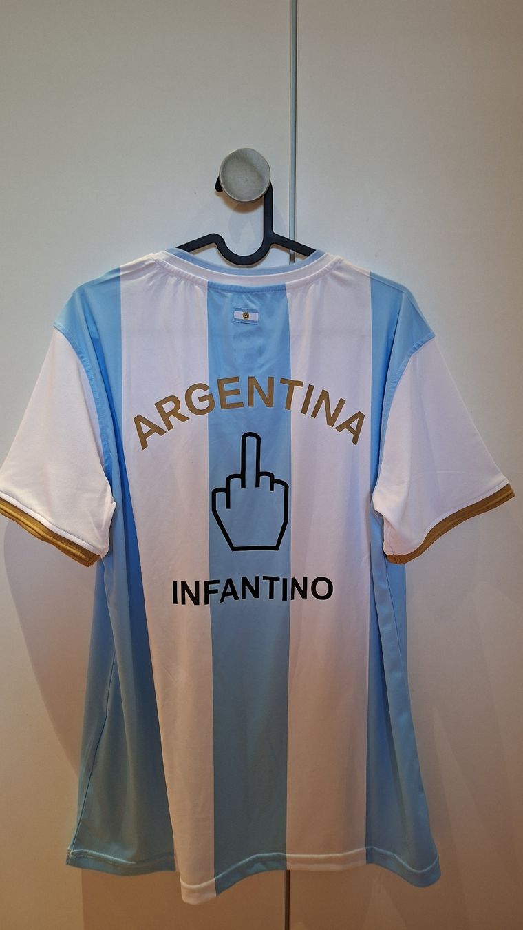 Leibchen & Hosen: Argentinien Infantino Trikot – Gebraucht aus Wichtrach von AirReto