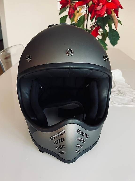 Caschi & visiere: Vendo casco Seventyfive. – Usato da Agno venduto da moiw6871 2