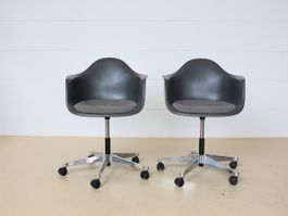 Charles & Ray Eames Plastic Armchair für Vitra | Bürostuhl |