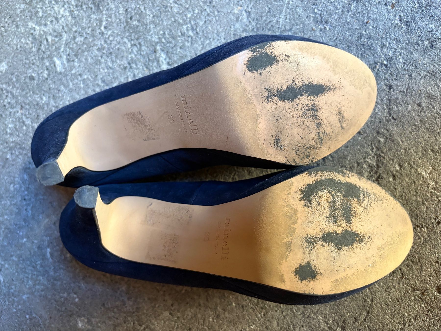Scarpe da donna: Pumps Minelli Wildleder dunkelblau Gr.38 – Usato da Zürich venduto da Minixxs 3