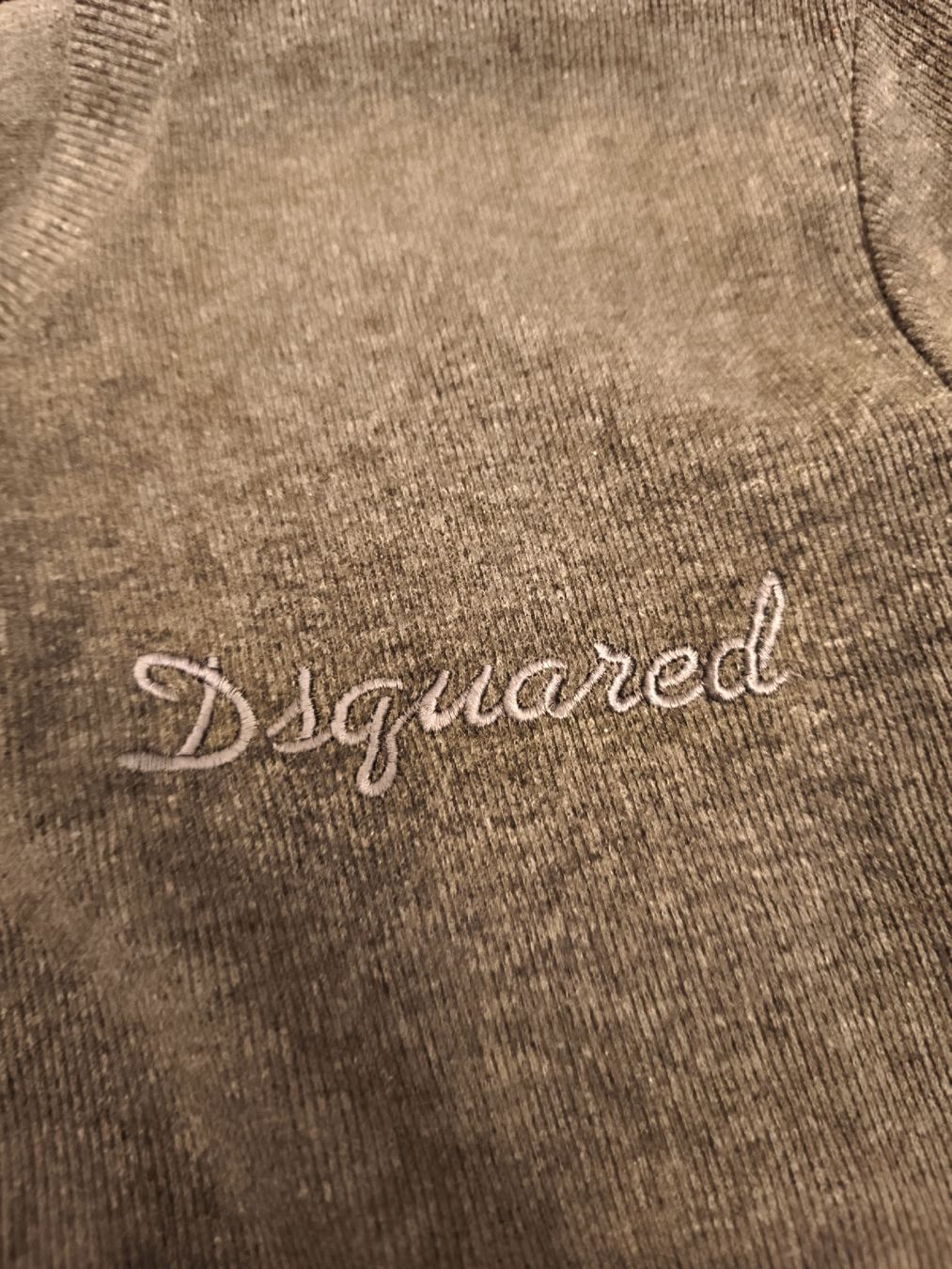 Dsquared2 Pullover & Sweatshirts: Dsquared2 Pullover grau V-Ausschnitt Grösse L gebraucht – Gebraucht aus Luzern von dom_5v5g