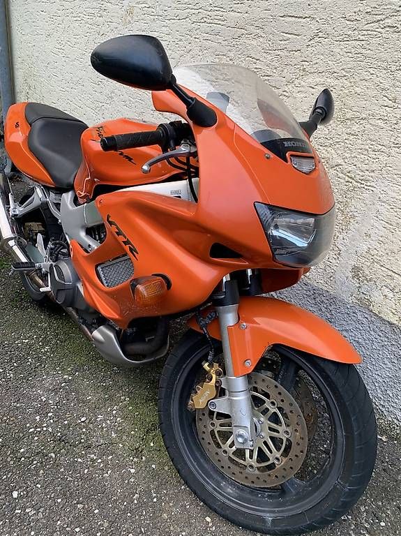 Honda Strasse: Honda VTR 1000 f – Gebraucht aus Arogno von pag_c2c9