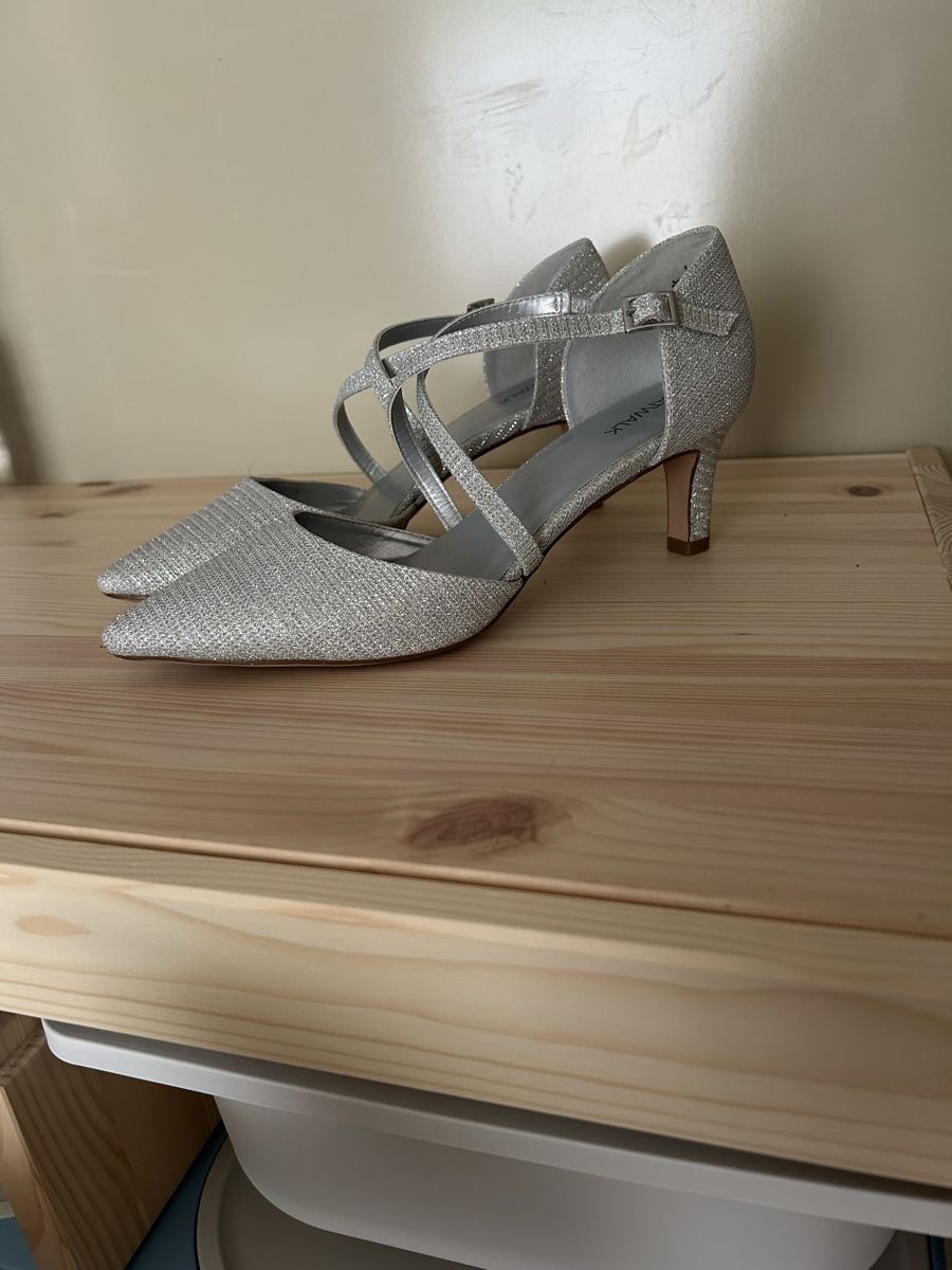 Scarpe da donna: Glitzerpumps zu verkaufen – Usato da Zeihen venduto da Marina.97 1