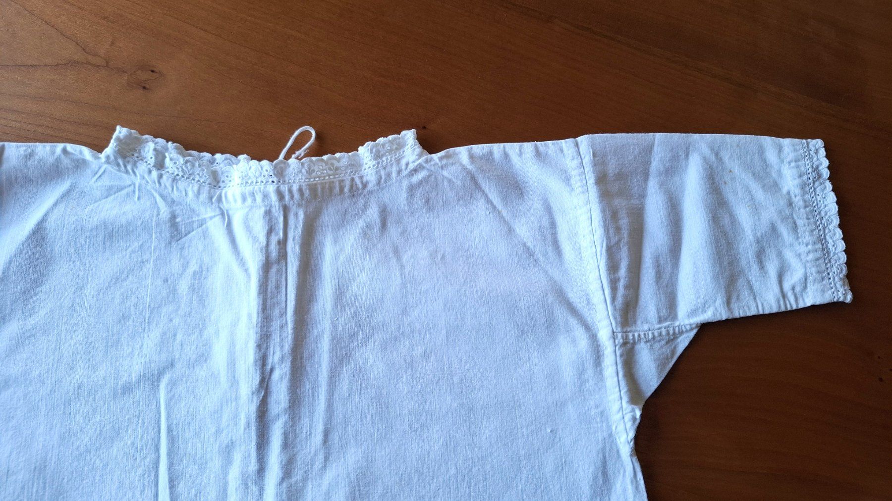 Chemises, T-shirts & Polos: 2 ANTIKE KINDERHEMDEN, SCHLÜTTLI – D'occasion à Grüningen par Kartensammler 4