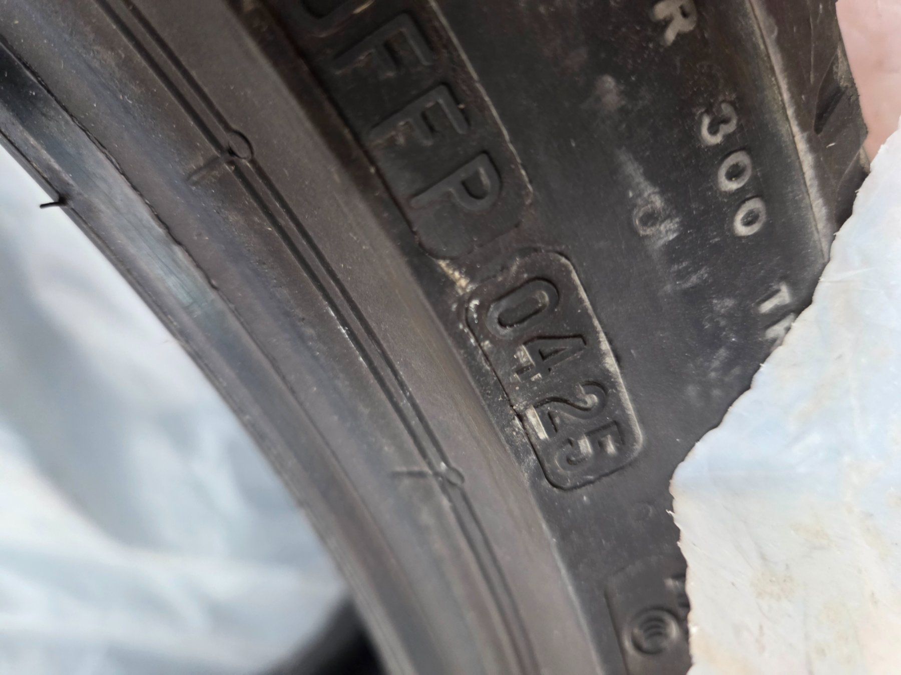 Altro in Scrittura & Disegno: Pneus 245 40 20 Bridgestone – Usato da Orbe venduto da Carmelo85 6